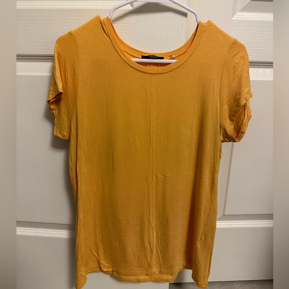 NWOT TAHARI Tee Shirt